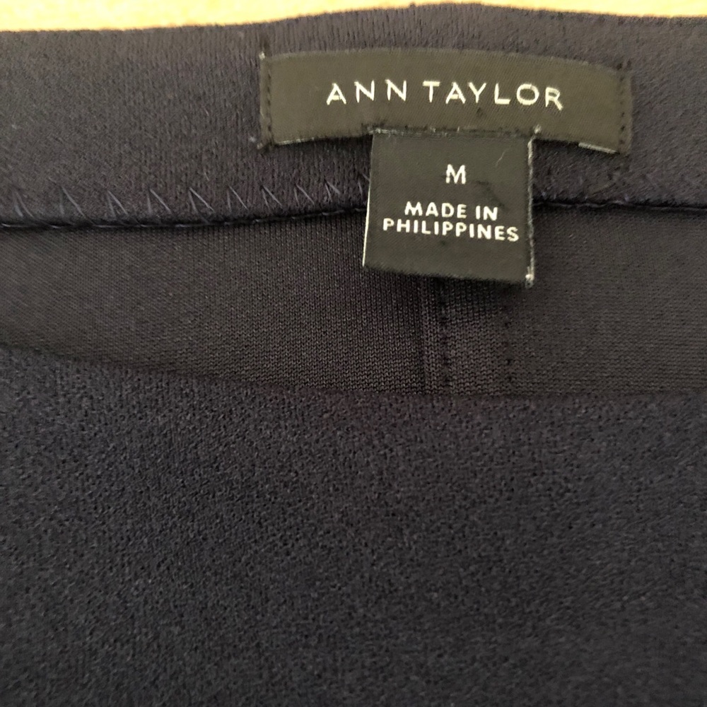 Ann Taylor Navy Top w/Tie Cuffs Size Medium - Picture 7 of 12